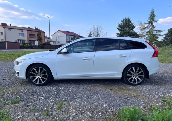 Volvo V60 cena 40900 przebieg: 253000, rok produkcji 2013 z Warszawa małe 781